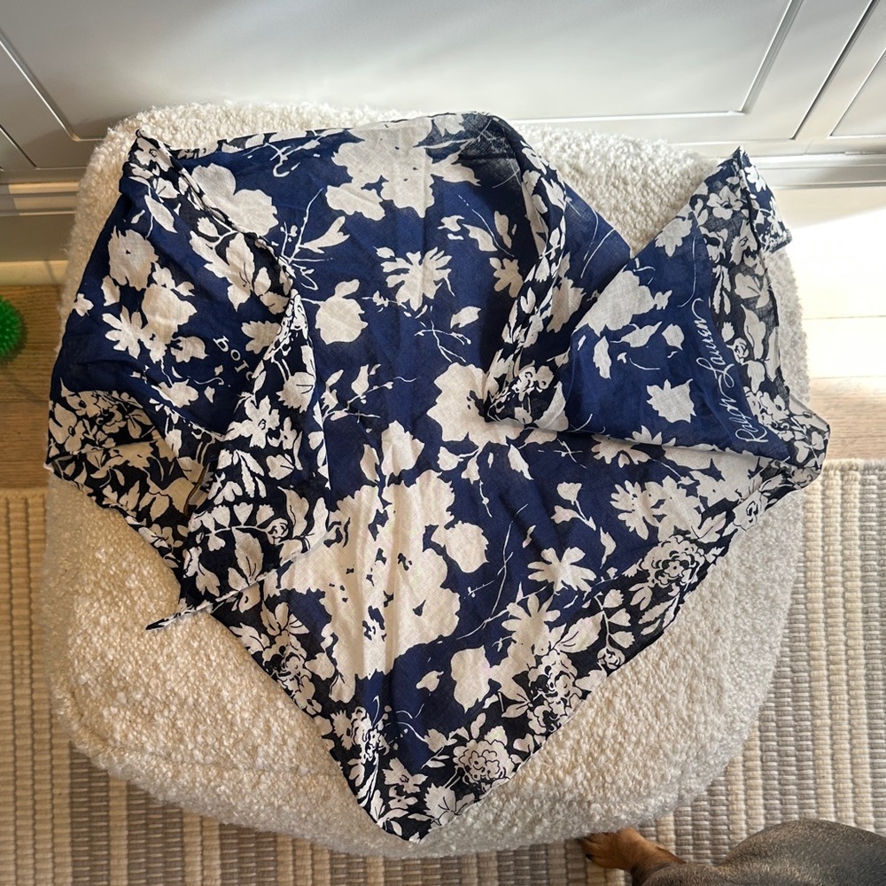 Polo Floral Blue and White Triangle neck Scarf